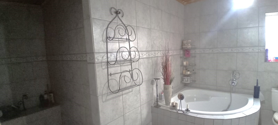 4 Bedroom Property for Sale in Hagley Western Cape